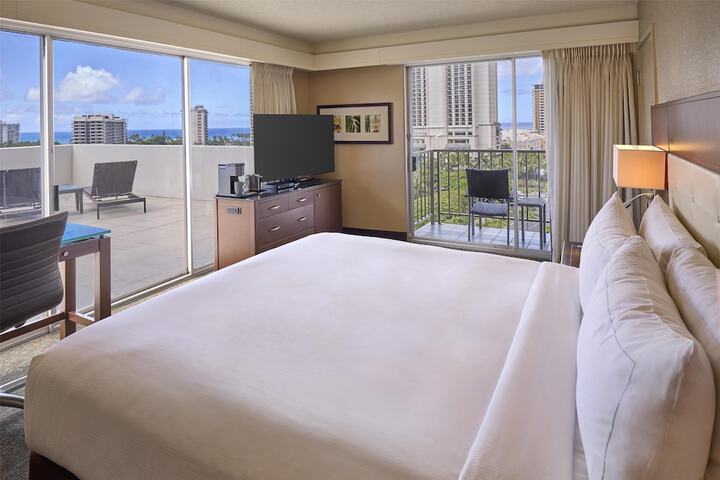 DoubleTree by Hilton Hotel Alana - Waikiki Beach