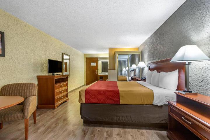 Econo Lodge Broken Arrow