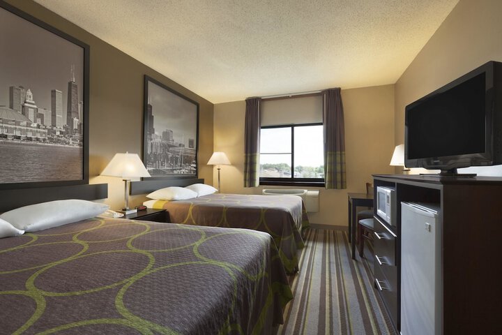 Room 4 of 12