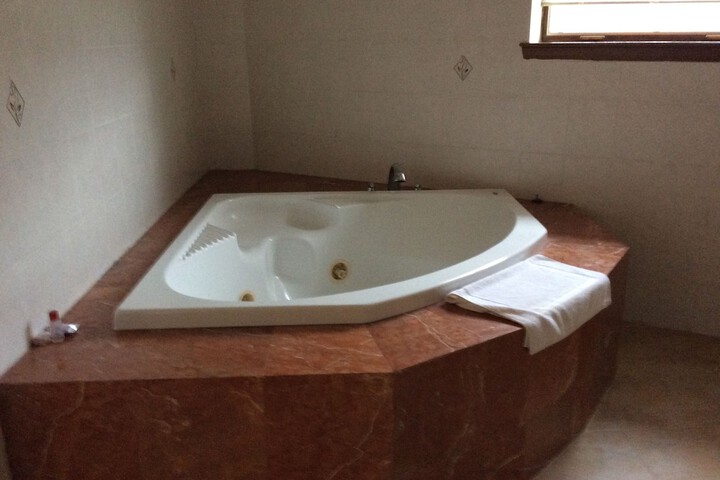 Hot Tub 43 of 46
