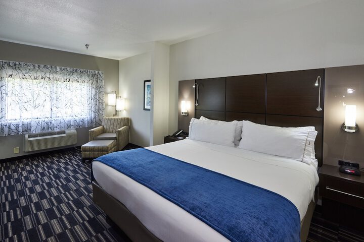 Room 16 of 35