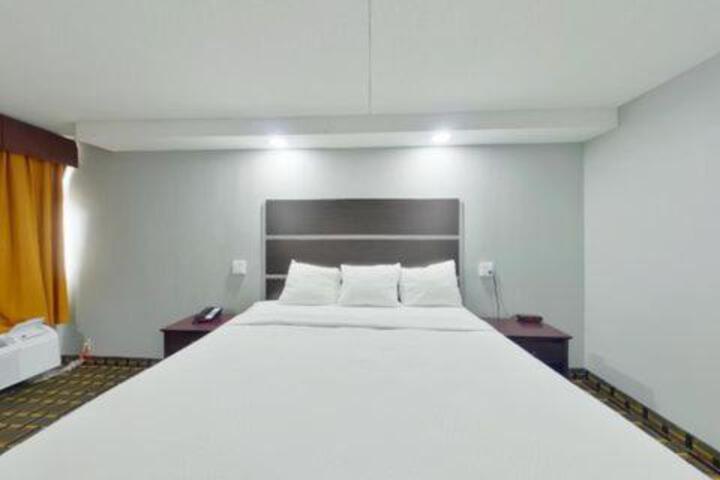 Days Hotel & Conference Center by Wyndham Danville