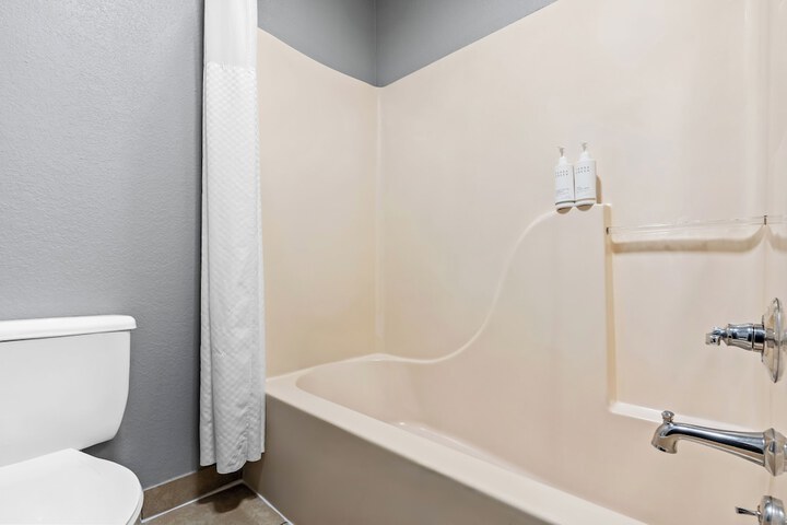 Super 8 by Wyndham Farmington