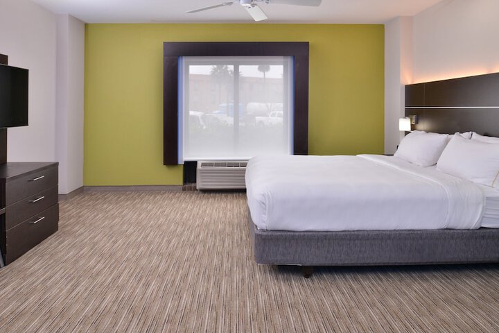 Room 16 of 47