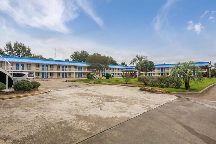 Motel 6 Winnie TX