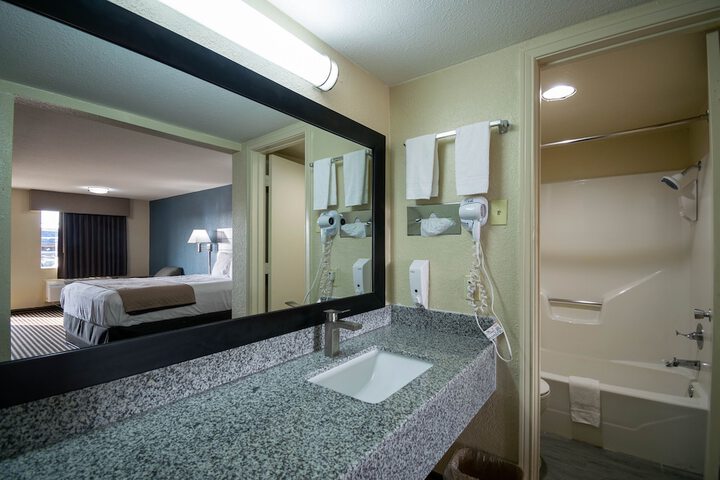 Room 28 of 41