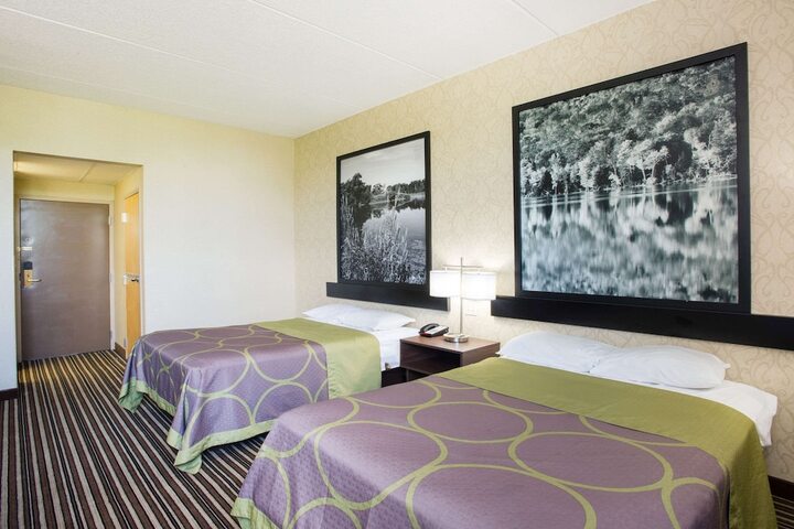 Room 11 of 35