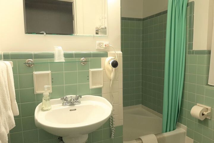 Room 12 of 27