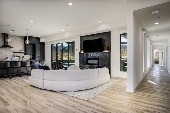 Luxe Modern Escape w Pool Hot Tub Firepit Desert View Lassen by Avantstay