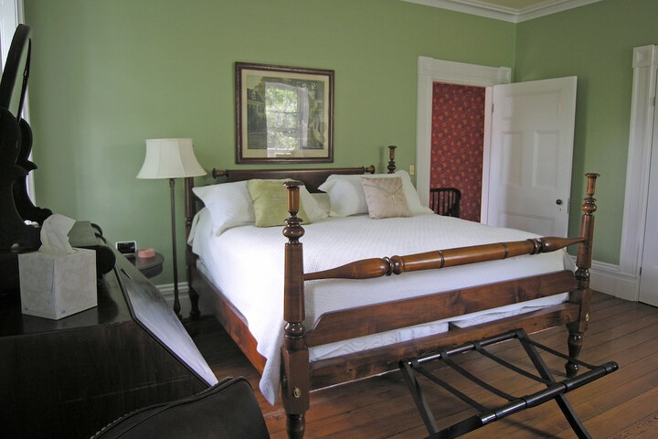 Delano Homestead Bed & Breakfast