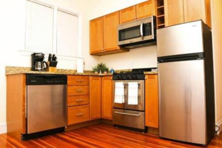 Stylish Apartment in Malden. 20 min from Boston