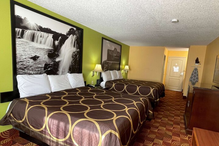 Room 10 of 15