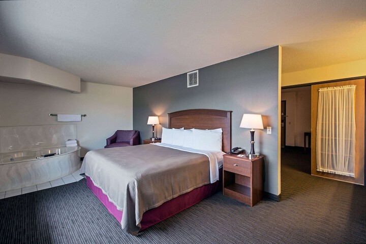 Room 18 of 28