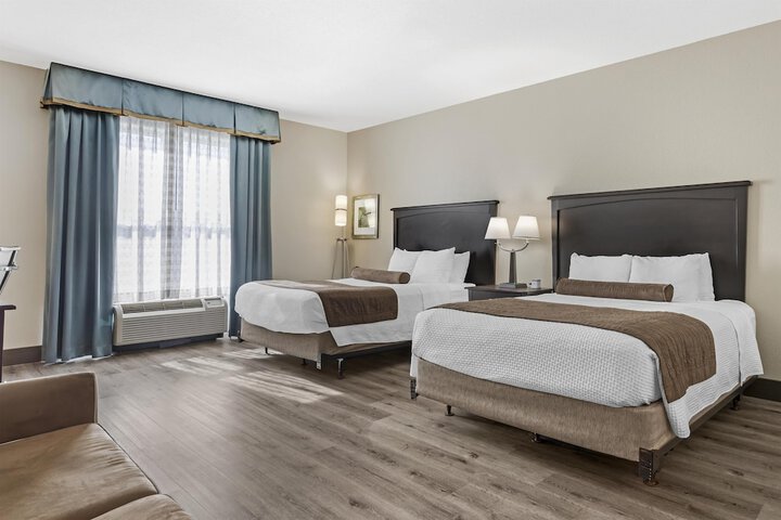 Best Western Plus Chain of Lakes Inn & Suites