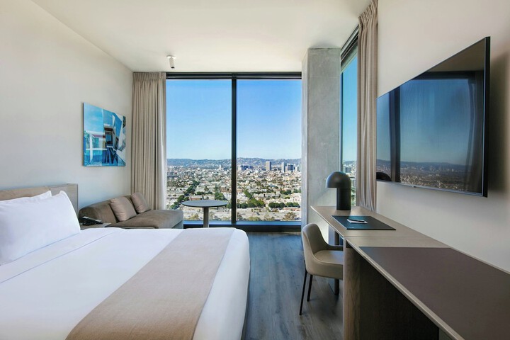 Room 18 of 104