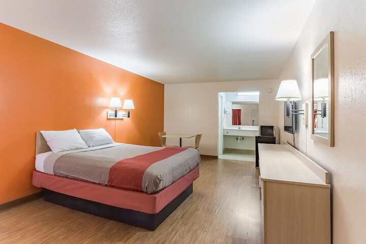Room 18 of 39