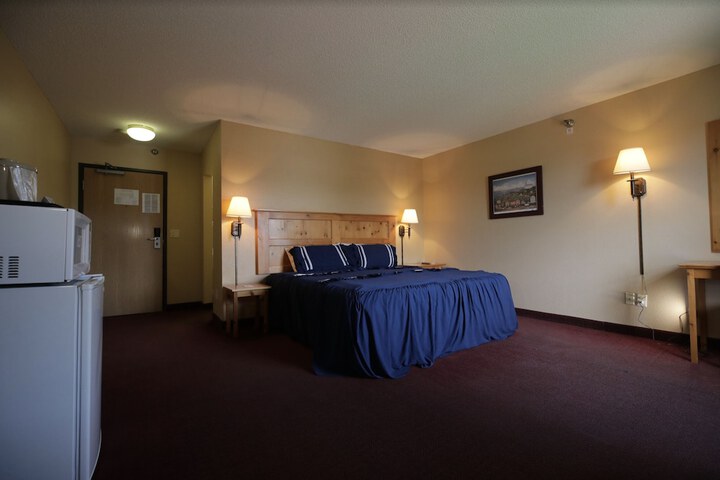 Room 8 of 14