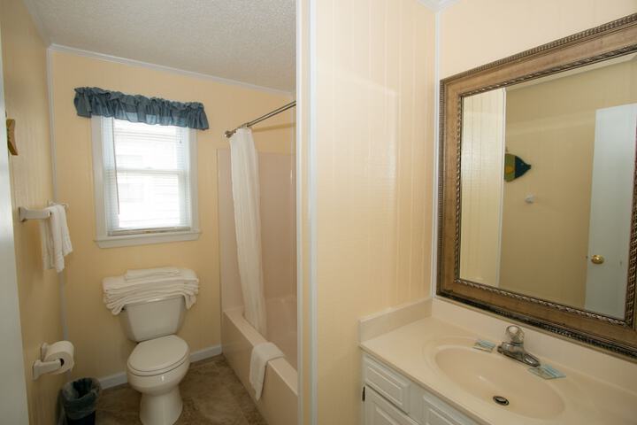 Room 52 of 199