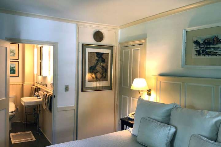 Room 9 of 38