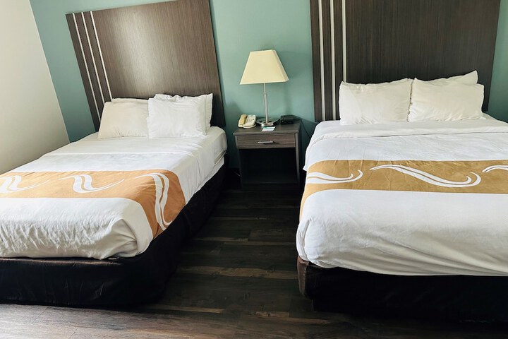 Room 17 of 38