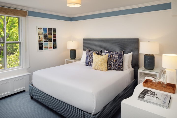 76 Main Ink Press Hotel