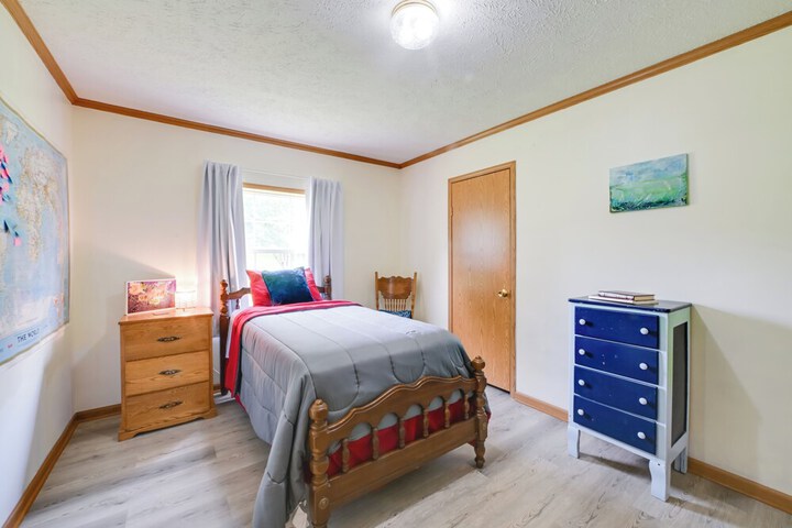 Warm & Inviting Family Home - 2 Mi to Golf Course!