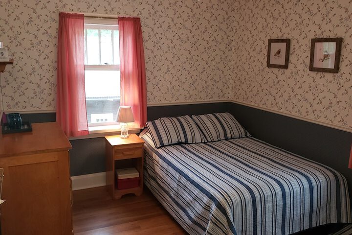 Room 66 of 215