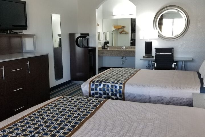 Room 11 of 21