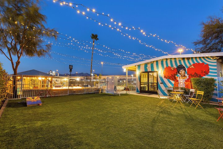 Hotel McCoy Tucson - Art Coffee, Beer, Wine