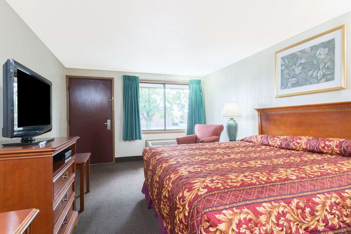 Room 9 of 13