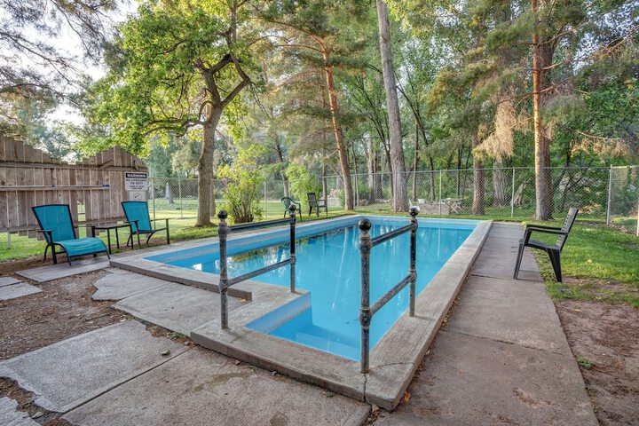 Pool 10 of 187