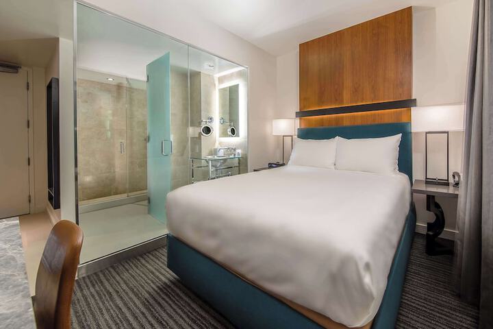Room 32 of 82
