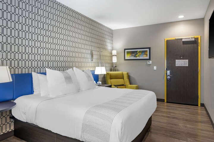 Room 10 of 27