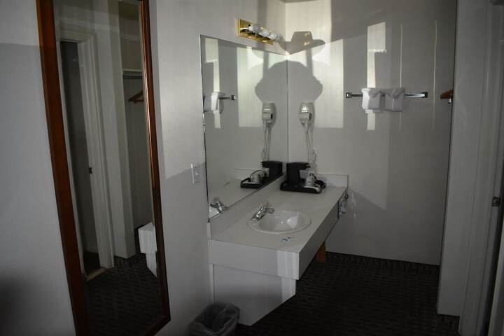 Room 28 of 36