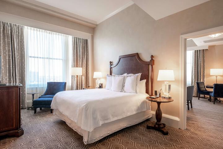 Room 93 of 259