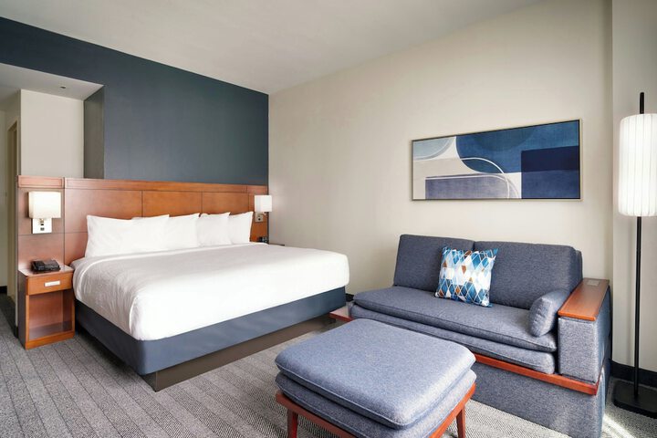 Courtyard by Marriott Lincoln Downtown