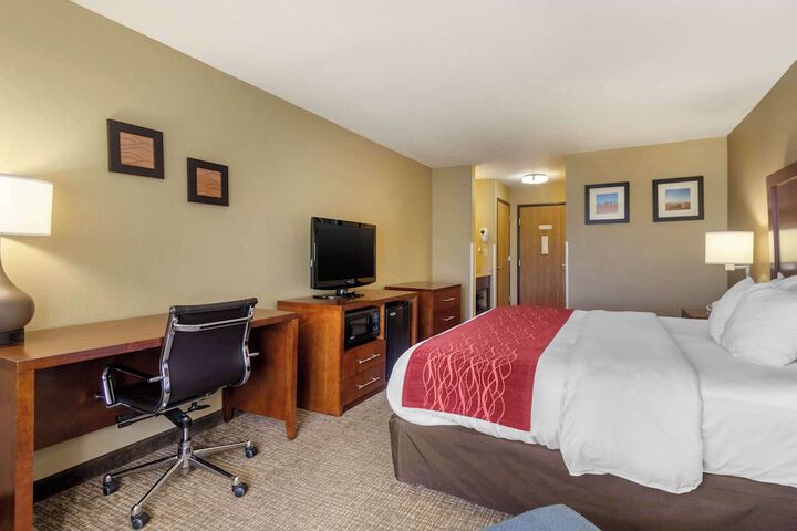 Comfort Inn & Suites Pittsburg KS