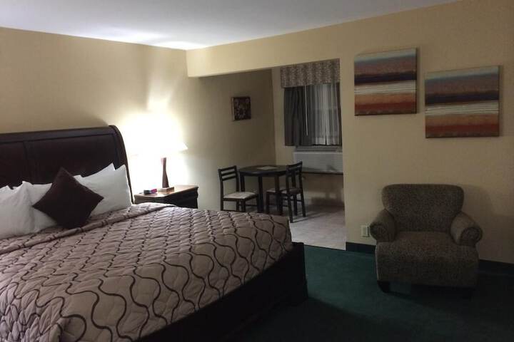 Pacer Inn & Suites Delaware