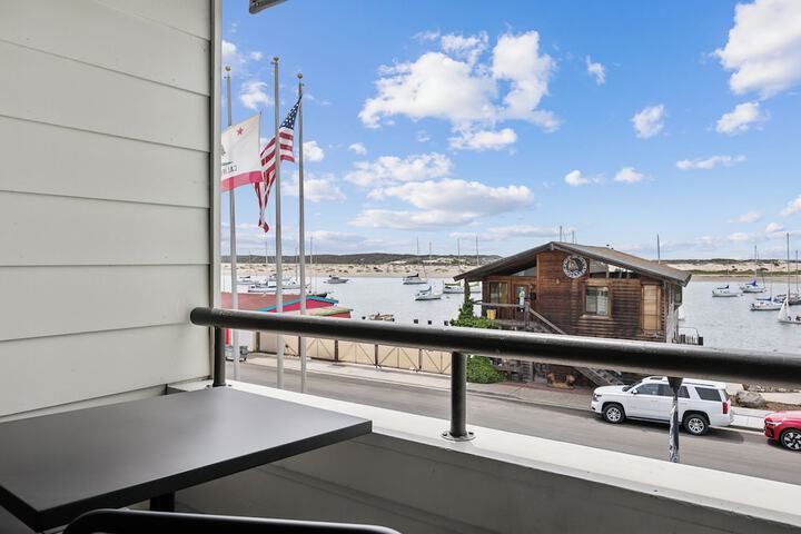 456 Embarcadero Inn & Suites