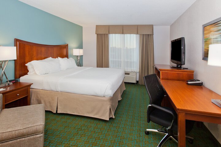 Room 32 of 40