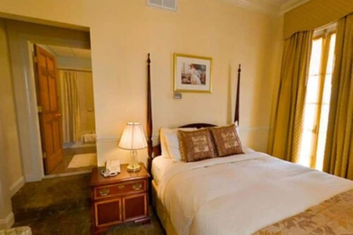 Room 4 of 19