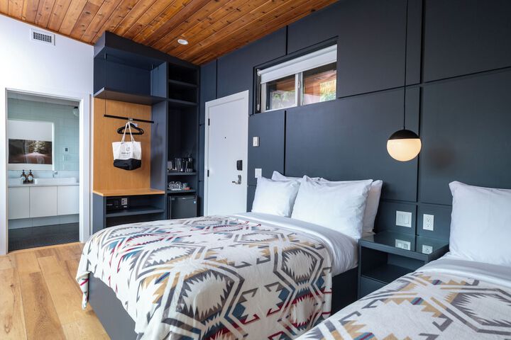 Duffin Cove Oceanfront Lodging