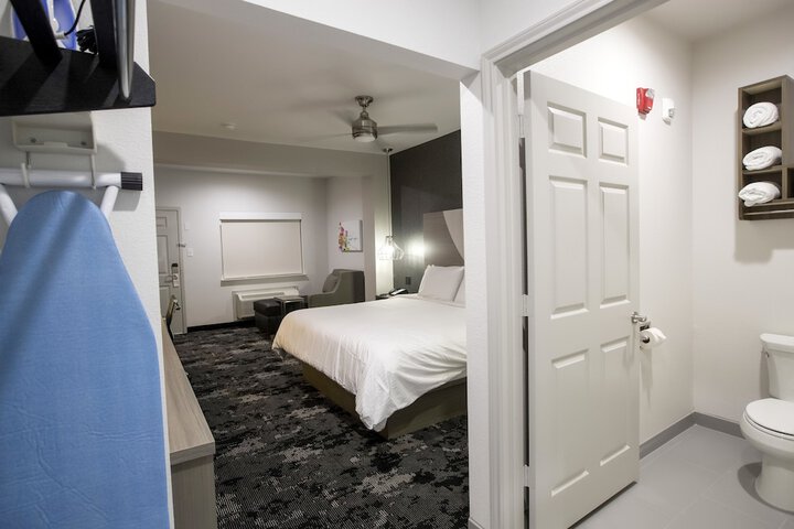 Room 15 of 32