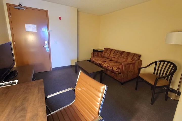 Room 27 of 38