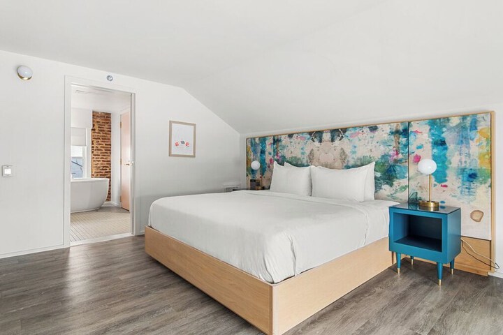 Room 43 of 164
