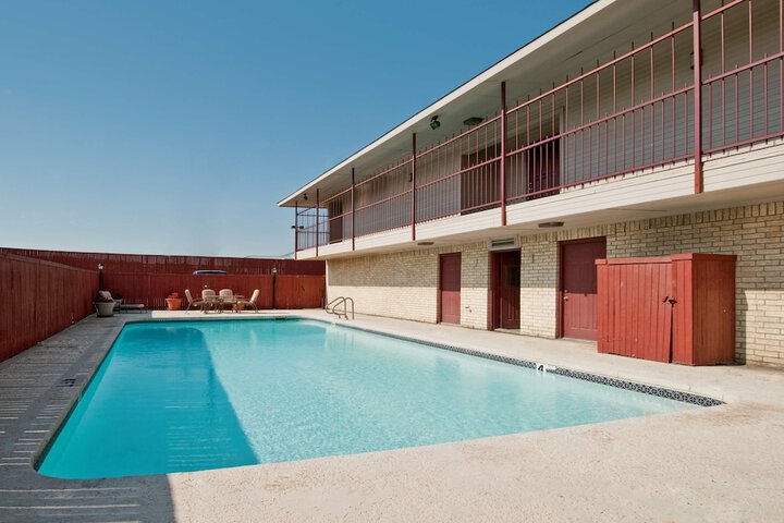 Pool 3 of 23