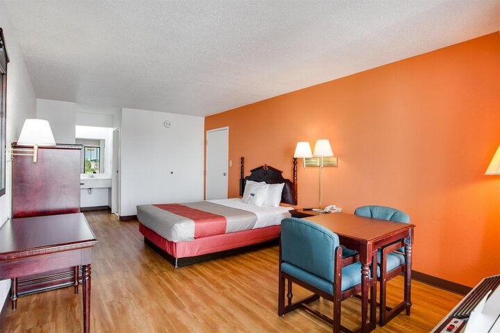 Room 25 of 34