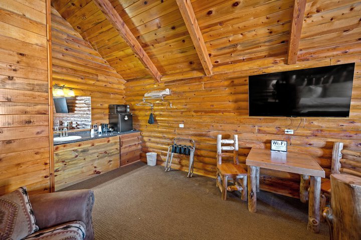 Bryce Canyon Log Cabins
