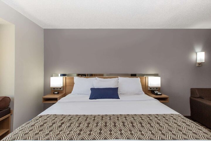 Room 27 of 53