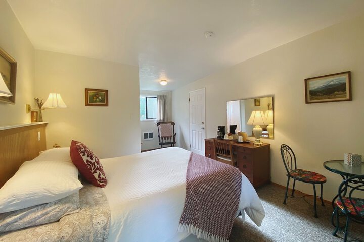 Emerald Valley Inn